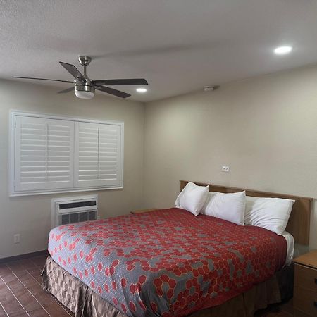 Townhouse Inn And Suites Brawley Exterior photo