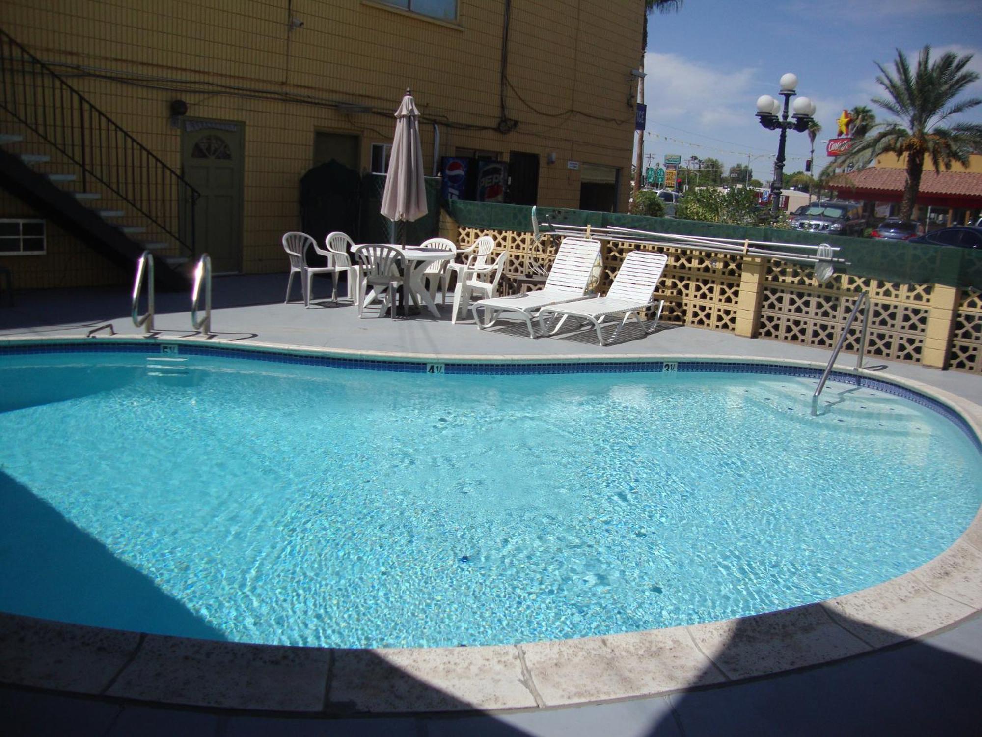 Townhouse Inn And Suites Brawley Exterior photo