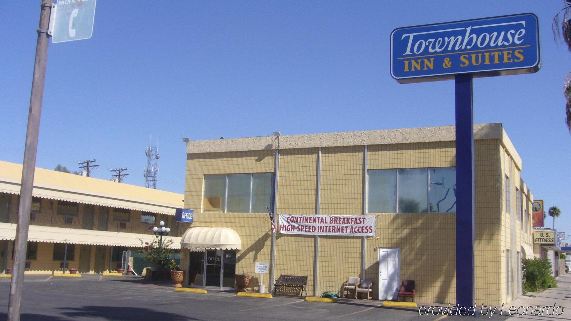 Townhouse Inn And Suites Brawley Exterior photo