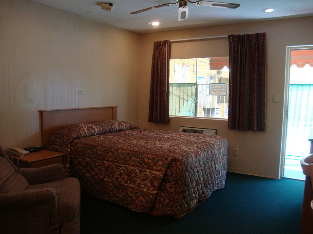 Townhouse Inn And Suites Brawley Exterior photo