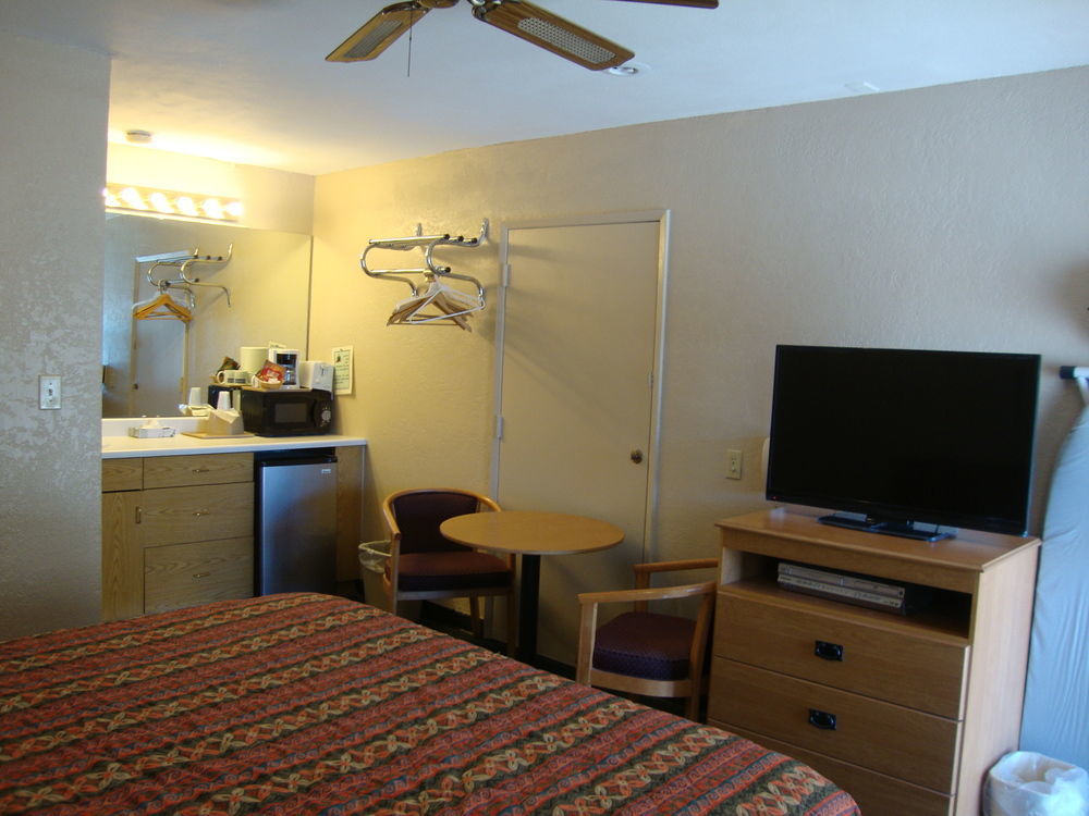 Townhouse Inn And Suites Brawley Exterior photo