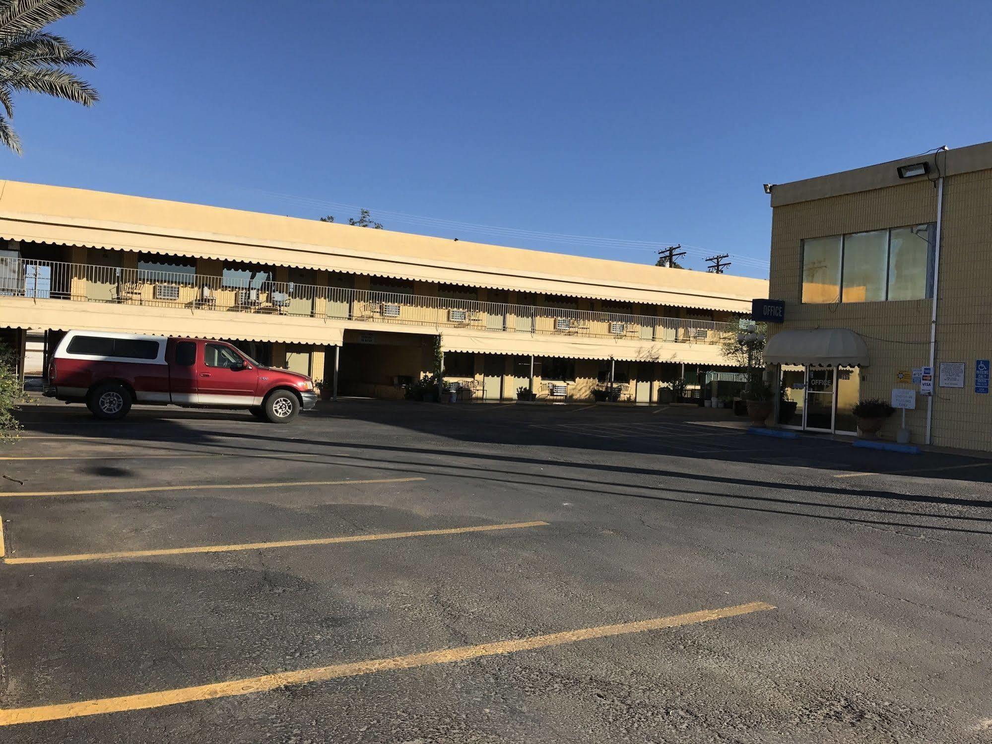 Townhouse Inn And Suites Brawley Exterior photo