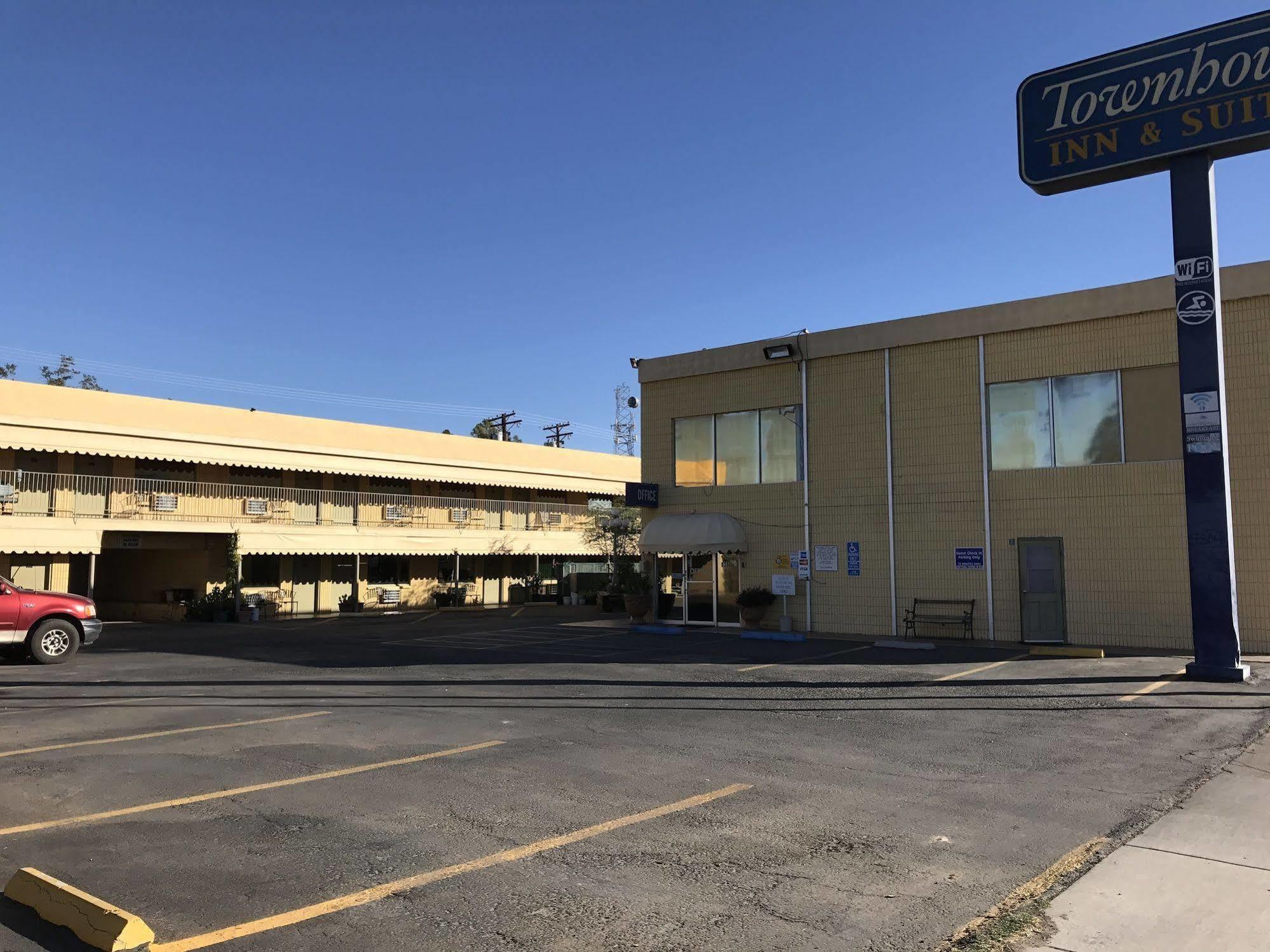 Townhouse Inn And Suites Brawley Exterior photo
