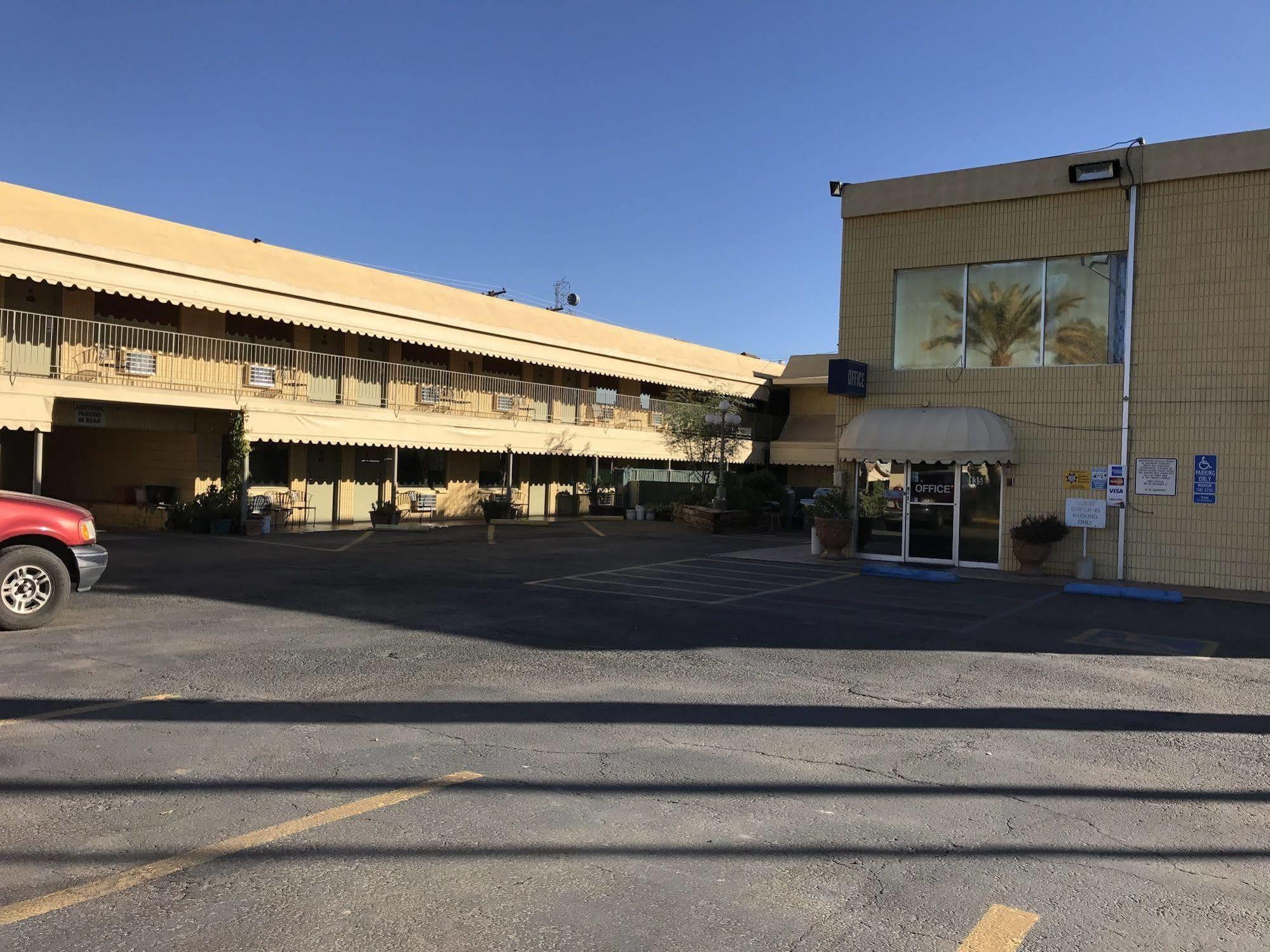 Townhouse Inn And Suites Brawley Exterior photo