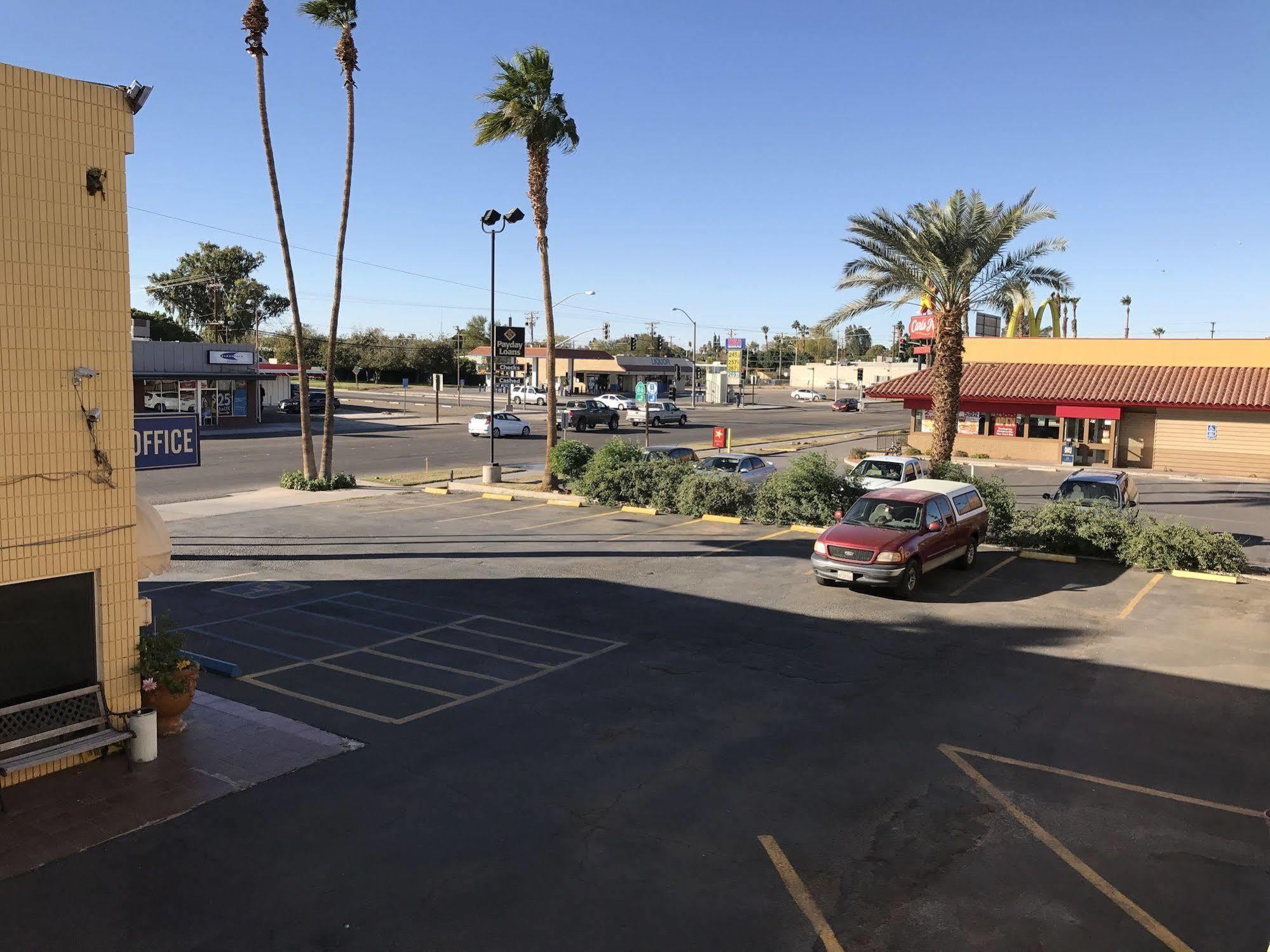 Townhouse Inn And Suites Brawley Exterior photo