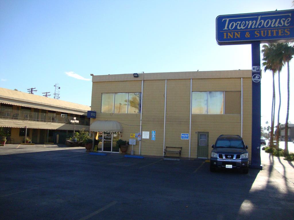 Townhouse Inn And Suites Brawley Exterior photo