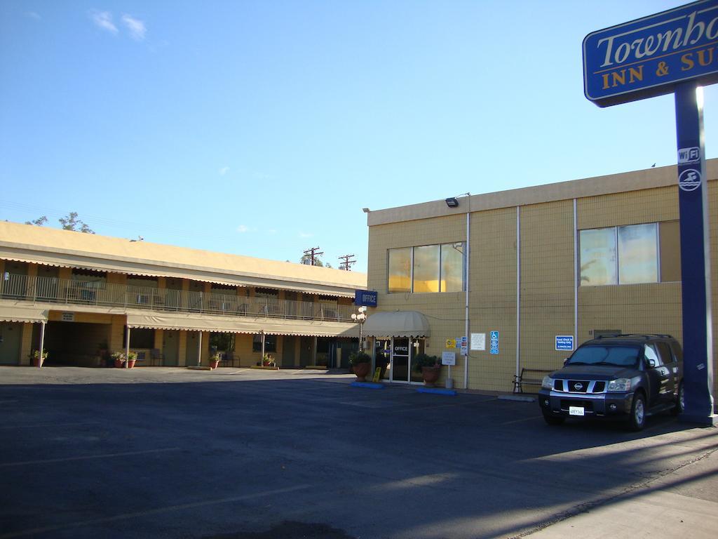 Townhouse Inn And Suites Brawley Exterior photo